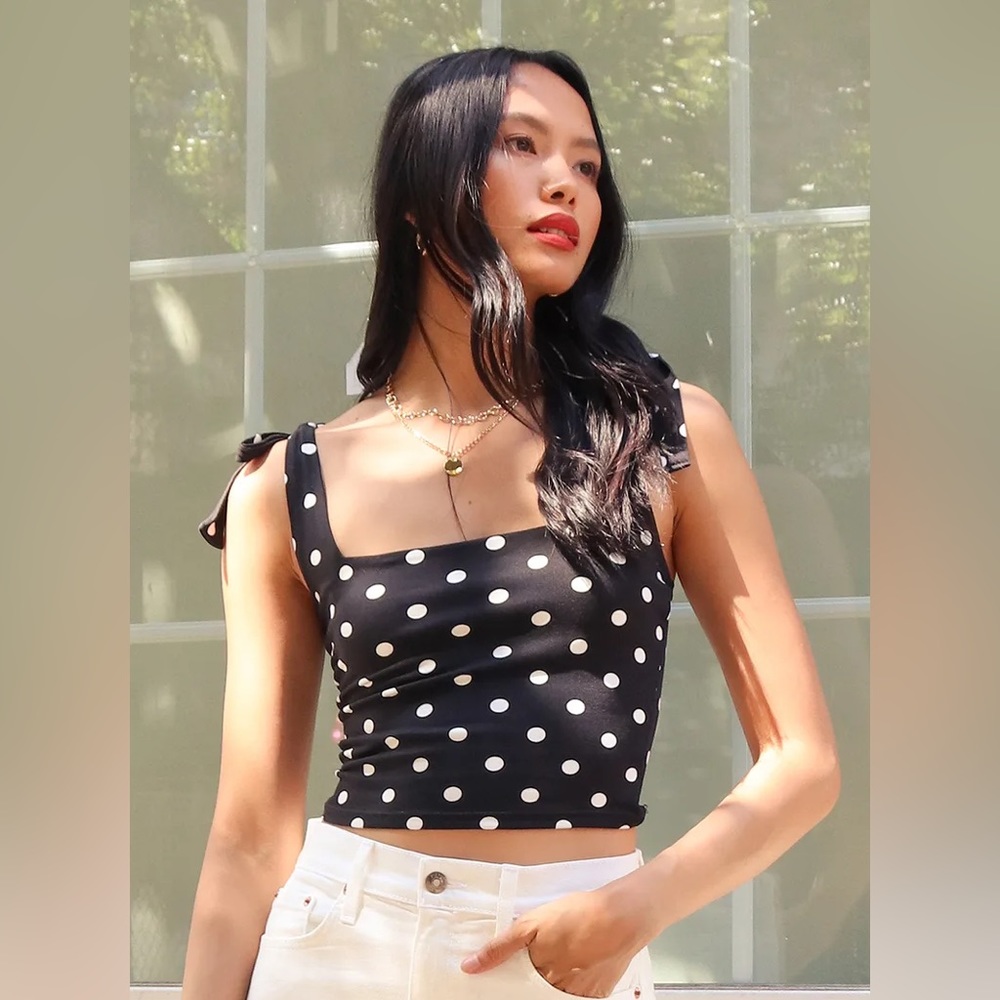 Lulu’s small polka dot crop tank